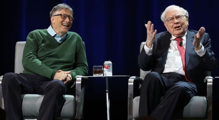 Billionaires Bill Gates and Warren Buffett are close friends, sharing their insights together at Columbia Business School Billionaires Bill Gates and Warren Buffett are close friends, sharing their insights together at Columbia Business School