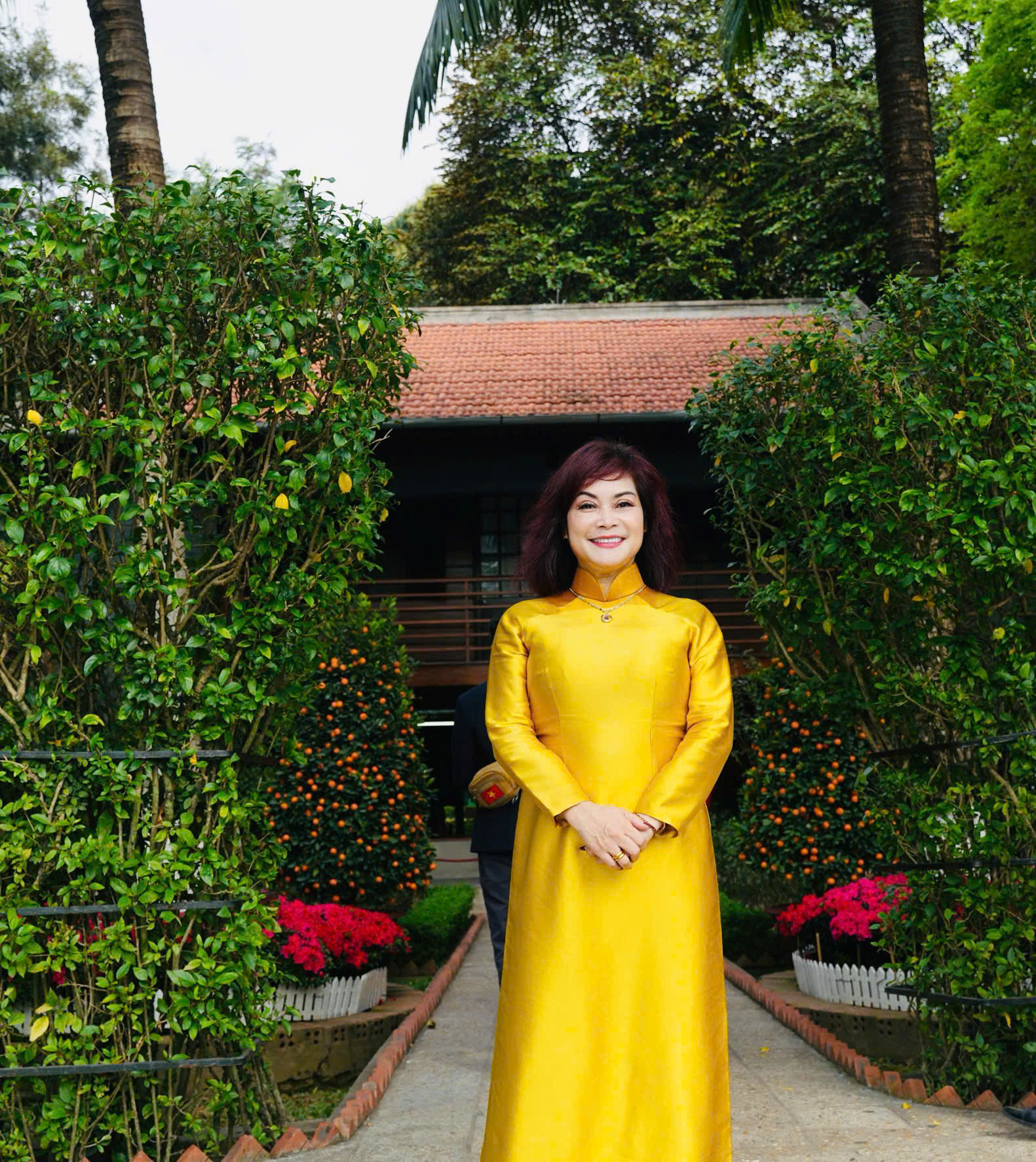 Ms. Luong Thi Kim Xuan, Chairwoman of the Governing Council of the Vietnam&ndash;ASEAN Institute for Entrepreneur Development and Founding Chairwoman of the Vietnam&ndash;ASEAN Women Entrepreneurs Council, delivered remarks at the incense-offering ceremony