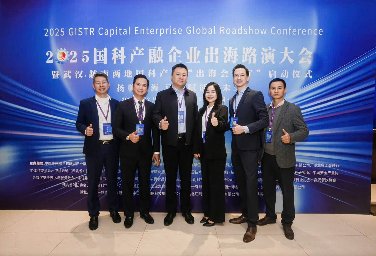 Financial and technology experts regularly engage in seminars and professional forums to stay updated on the latest trends in the finance sector. Photo: siglaw.com.vn