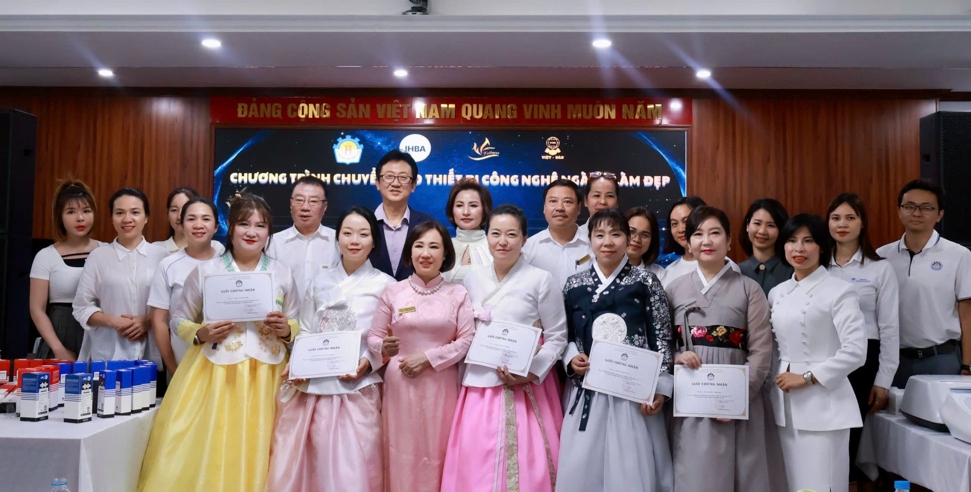 Korean Association supports Hanoi Industrial Vocational College for beauty education with equipment donation and “four-party partnership” workforce model