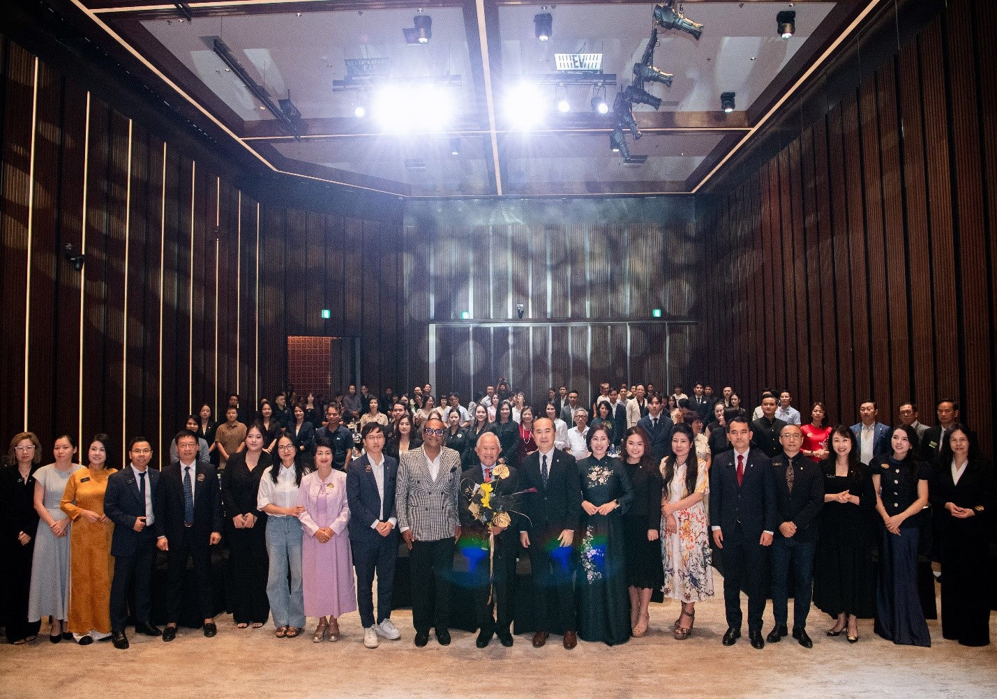 Prof. Phan Van Truong (middle) and Sri Rathi, CorporateConnections Global&rsquo;s Vice President for Asia-Pacific (second from the middle) with delegates and organizers of the International Leadership Summit Hanoi 2026