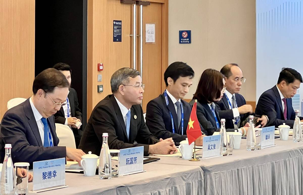 Minister of Finance Ngo Van Tuan at a bilateral meeting with Chinese Finance Minister Lan Fo'an