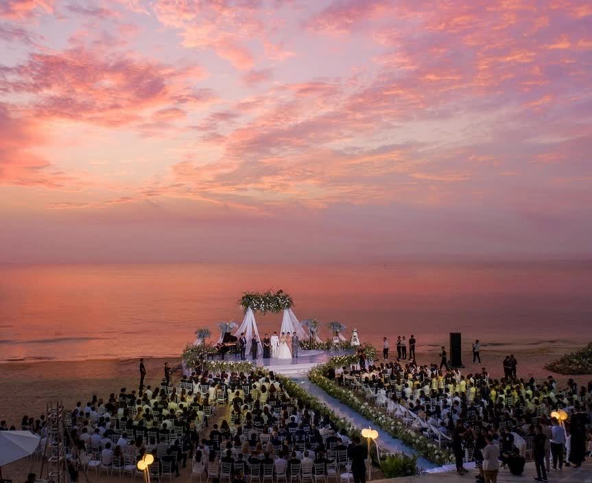 A wedding ceremony for visitors at Hon Tre, Vinpearl, Nha Trang. This is also part of tourism features in Khanh Hoa