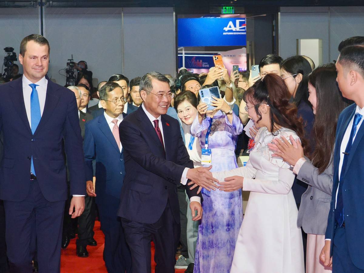 Prime Minister Le Minh Hung and the Vietnamese business community